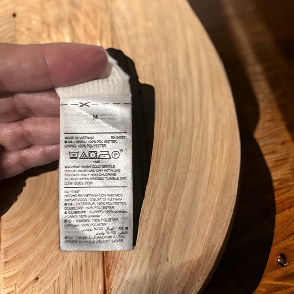 Old Navy Cold Shoulder Size Medium - Picture 4 of 5